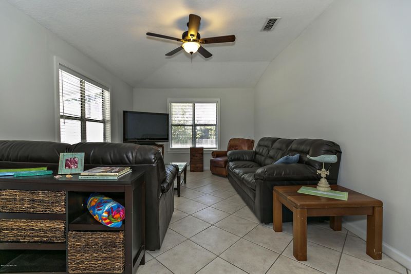 210 10th St, St Augustine, FL 32080
