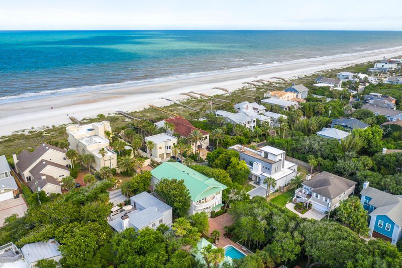 2102 Beach Ave, Atlantic Beach, FL 32233