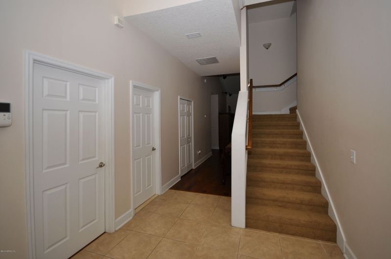 2111 Valencia Dr, Jacksonville, FL 32207