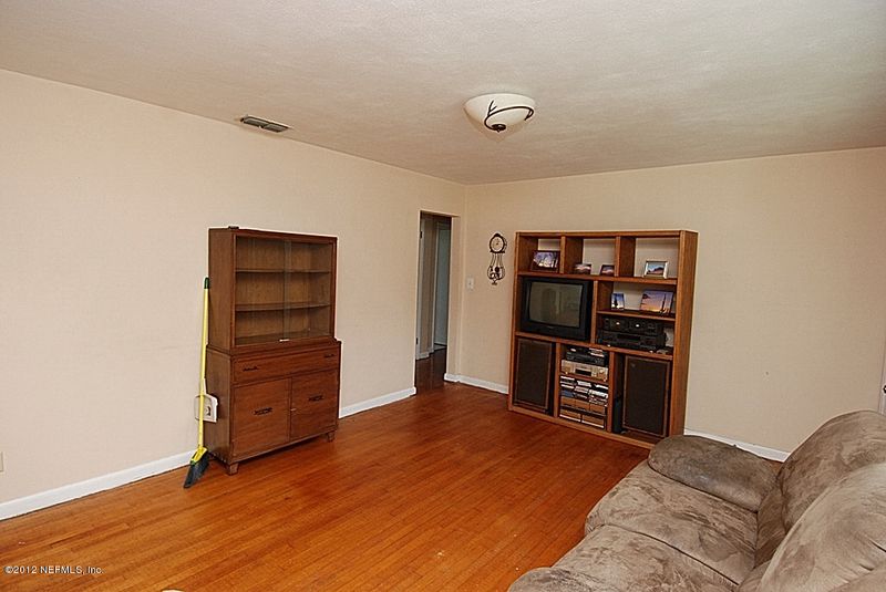 2113 Larry Dr, Jacksonville, FL 32216