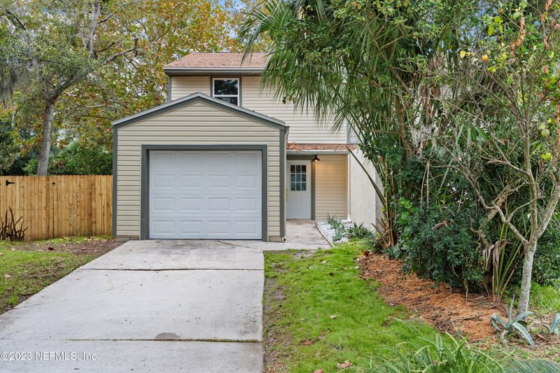 2136 Rosewood Dr, Neptune Beach, FL 32266