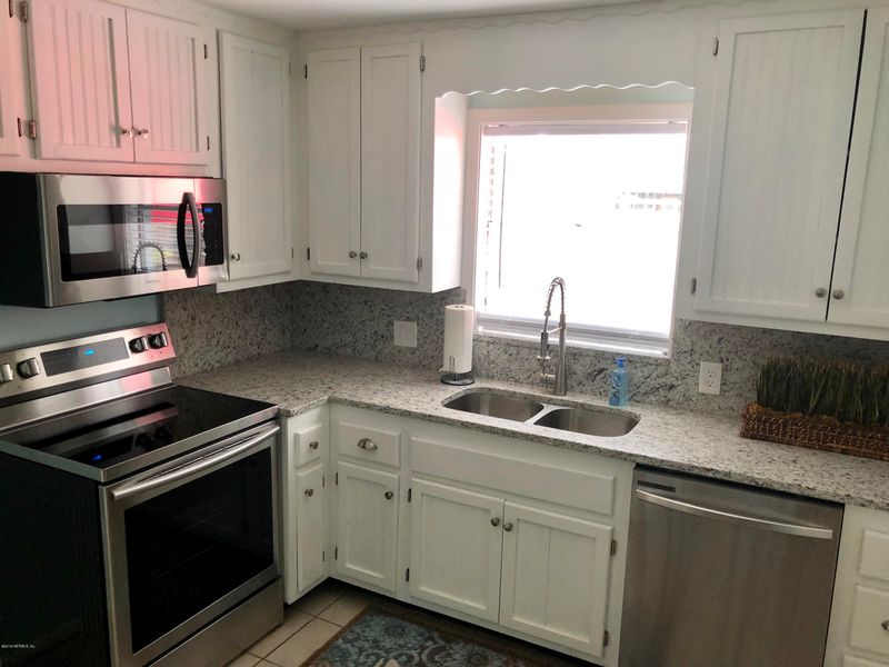 2136 W Nathan Dr, Jacksonville, FL 32216