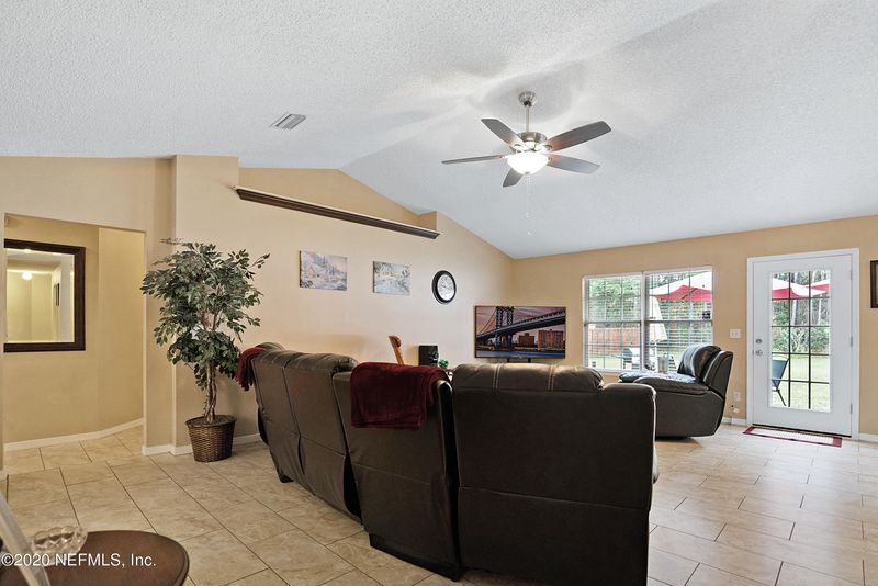 2145 Pine Tree Ln, Middleburg, FL 32068