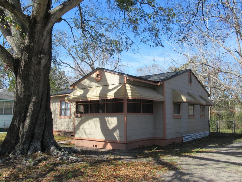 2149 College Cir N, Jacksonville, FL 32209