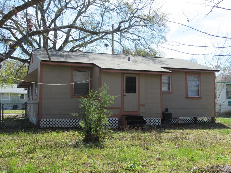 2149 College Cir N, Jacksonville, FL 32209