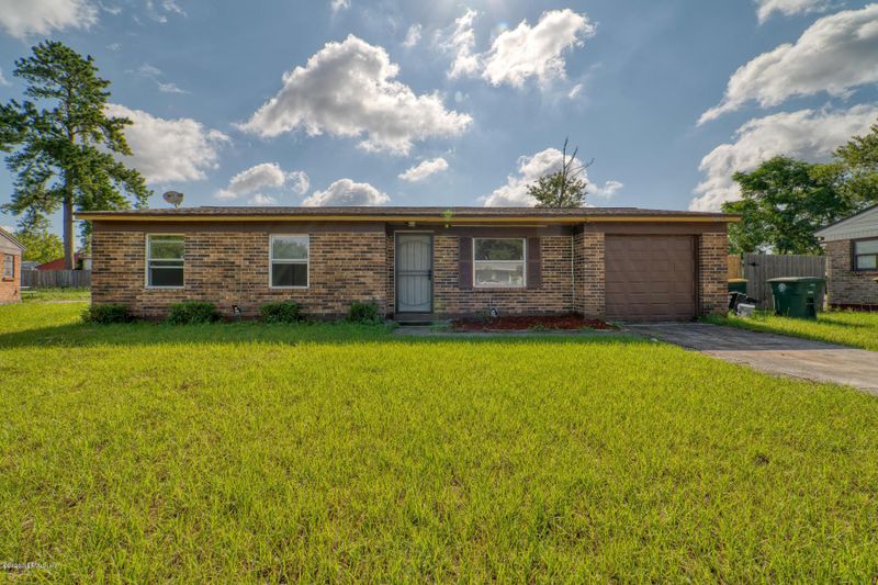 2159 Mareeba Rd E, Jacksonville, FL 32246