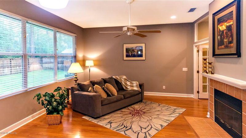 2174 Birch Bark Dr, Jacksonville, FL 32246
