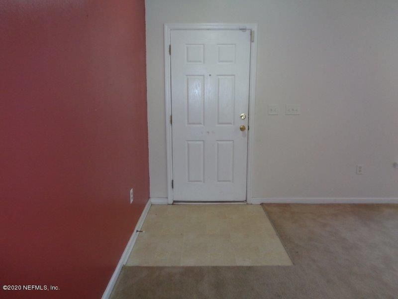2176 Brian Lakes Dr N, Jacksonville, FL 32221