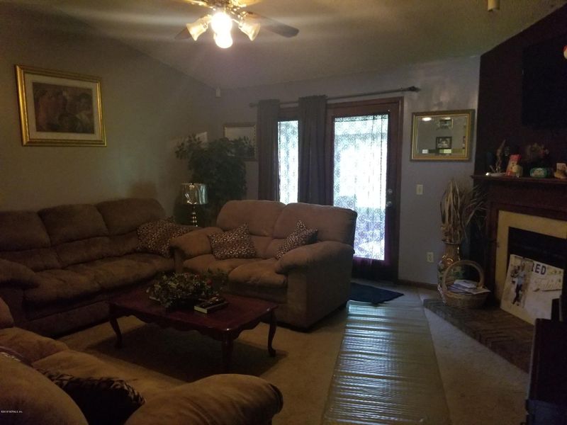 219 Hickory Hollow Dr S, Jacksonville, FL 32225