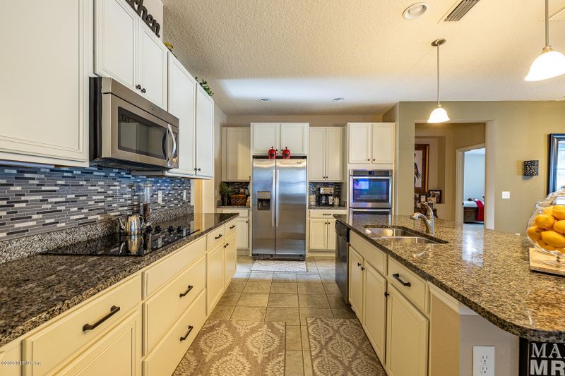 2202 Chandlers Walk Ln, Jacksonville, FL 32246