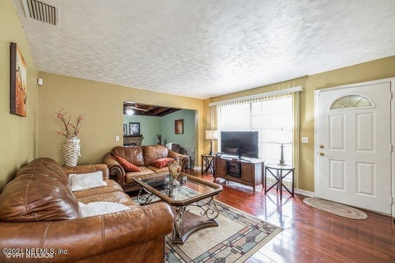 2204 Thiervy Dr, Jacksonville, FL 32210