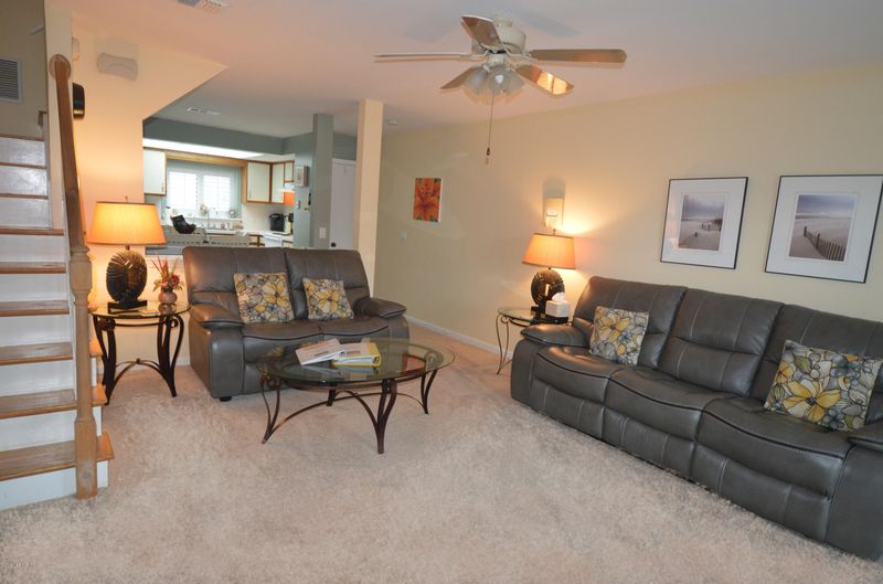 2207 S 1st St, Jacksonville Beach, FL 32250
