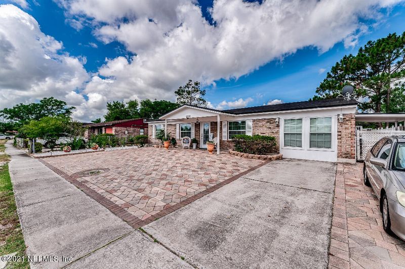 2212 Mindanao Dr, Jacksonville, FL 32246