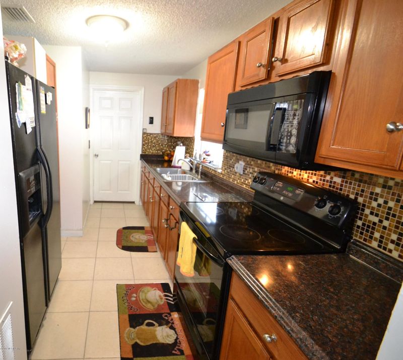 2217 Blyth Ct, Jacksonville, FL 32246