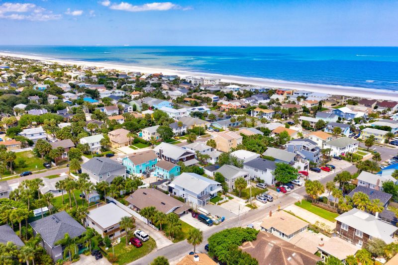 222 Margaret St, Neptune Beach, FL 32266