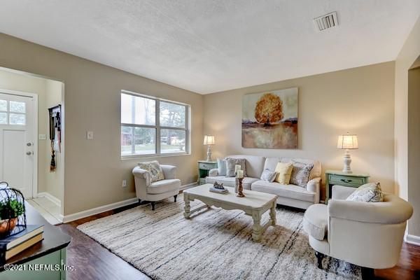 2220 Red Oak Dr, Jacksonville, FL 32211