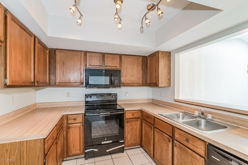 2235 Ironstone Dr E, Jacksonville, FL 32246