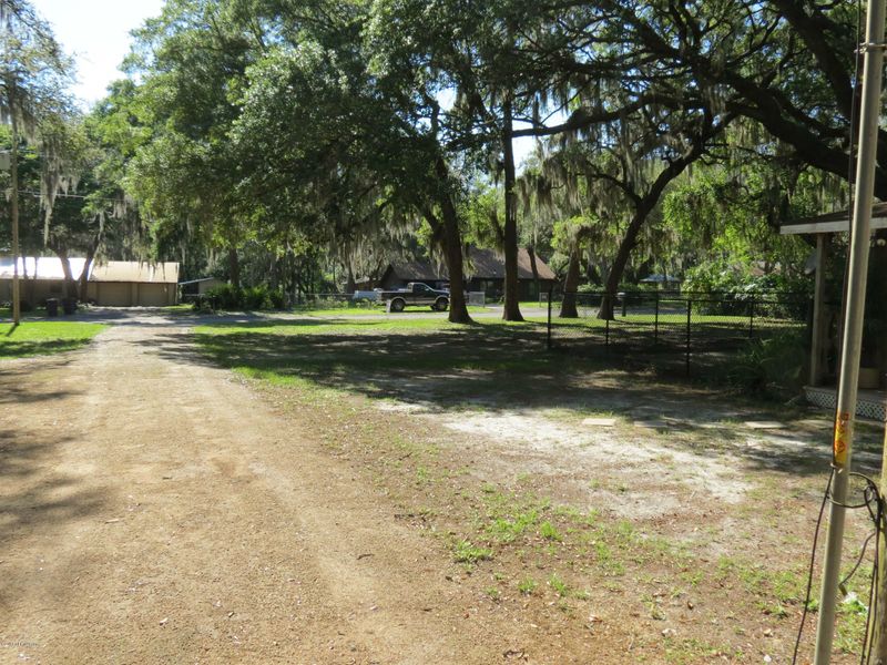 225 SE 3rd Ave, Melrose, FL 32666