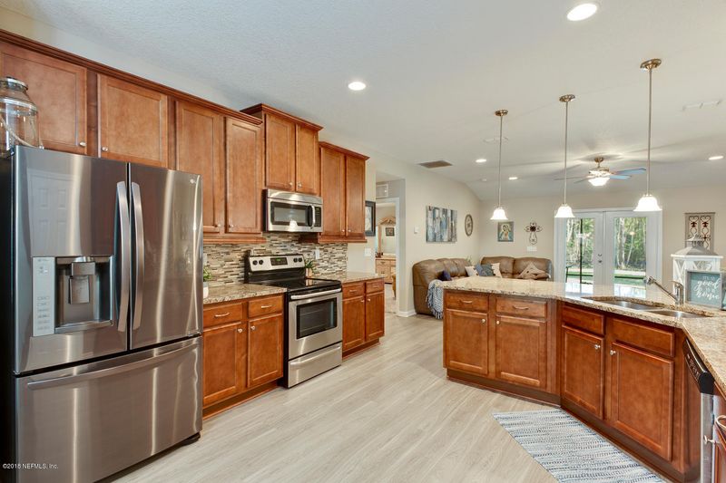 2265 Peach Dr, Jacksonville, FL 32246
