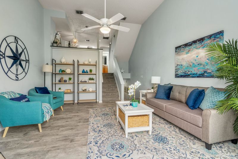 2271 2nd St S, Jacksonville Beach, FL 32250