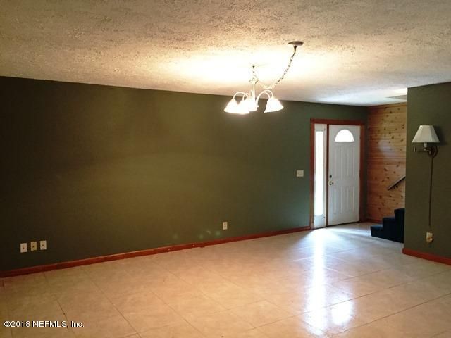 228 Hollywood Forest Dr, Orange Park, FL 32003