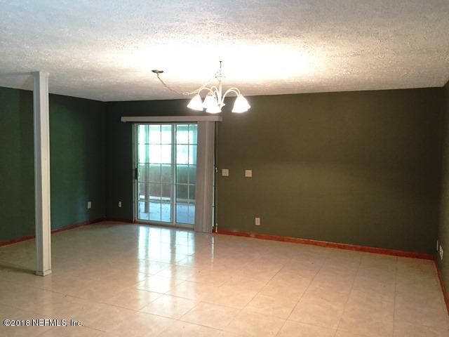 228 Hollywood Forest Dr, Orange Park, FL 32003