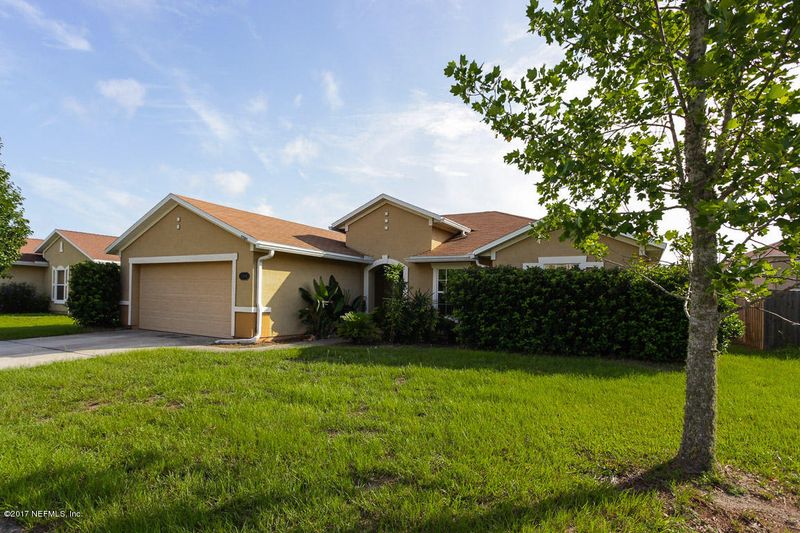 2285 Brian Lakes Dr, Jacksonville, FL 32221