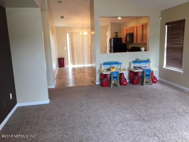 2291 Brian Lakes Dr E, Jacksonville, FL 32221