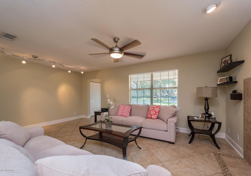 2291 Oak Forest Dr, Jacksonville Beach, FL 32250