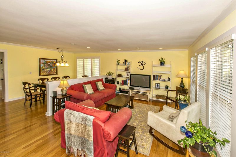 230 30th Ave S, Jacksonville Beach, FL 32250