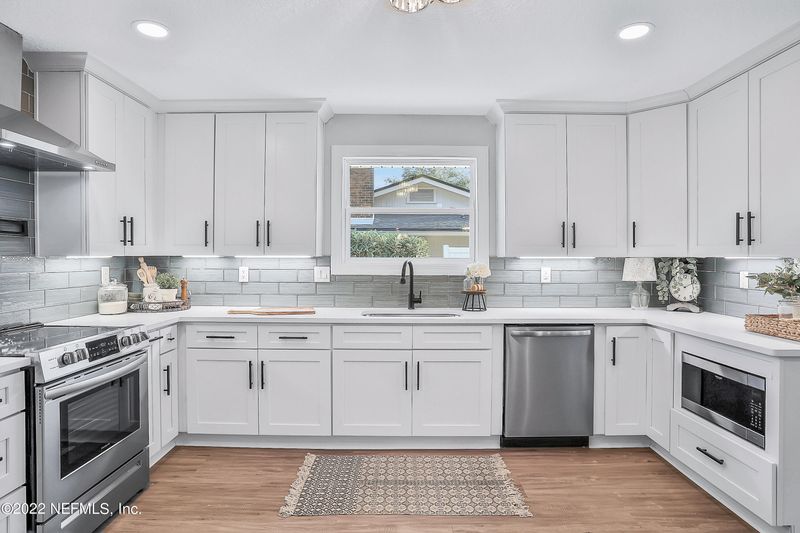 2304 Cheryl Dr, Jacksonville, FL 32217