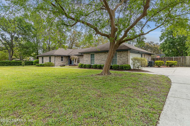 2305 Glenfinnan Dr, Orange Park, FL 32073