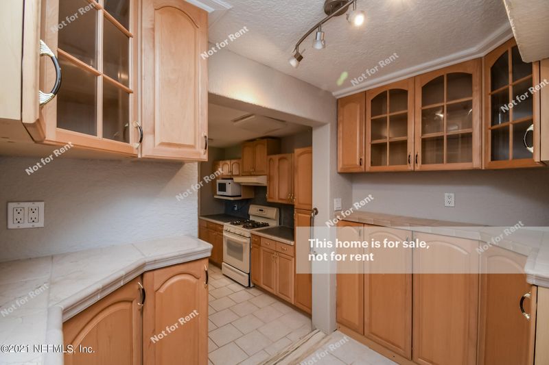 2305 Peach Dr, Jacksonville, FL 32246