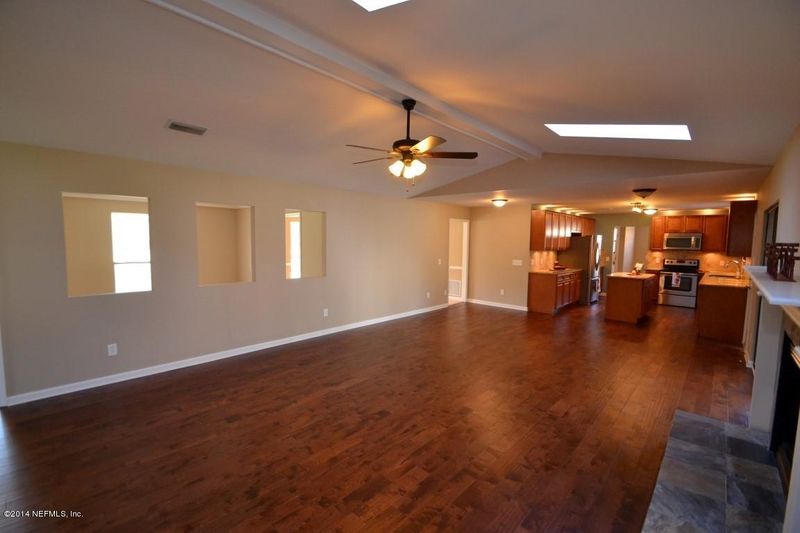 2311 The Woods Dr E, Jacksonville, FL 32246