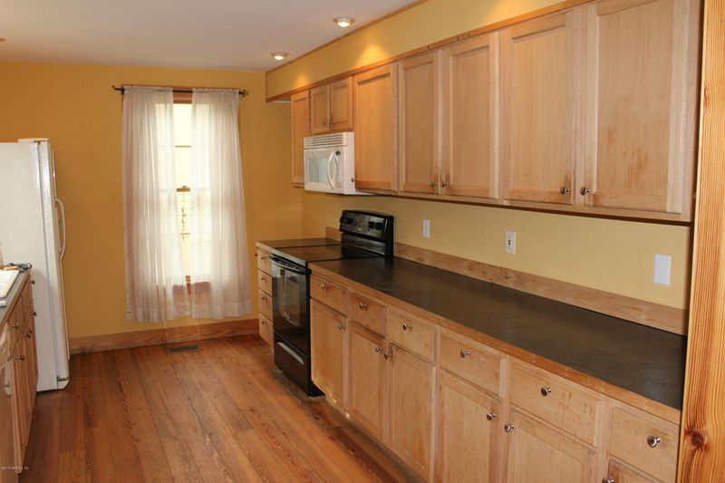 232 N 6th St, Fernandina Beach, FL 32034