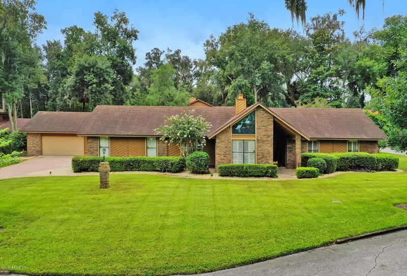 232 St Johns River Place Ln, St Johns, FL 32259