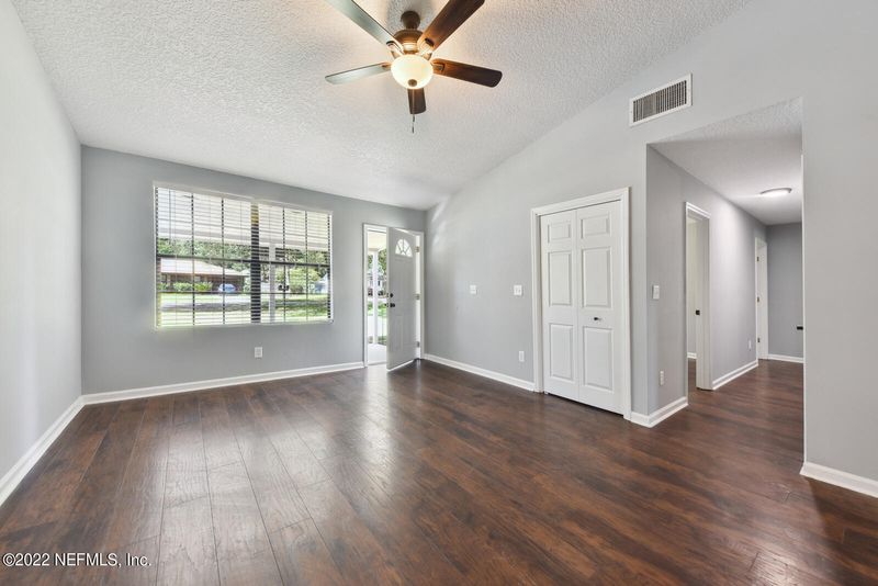 2320 N Leonardo Ln, Jacksonville, FL 32218