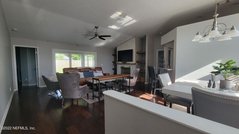 2323 Longmont Dr, Jacksonville, FL 32246