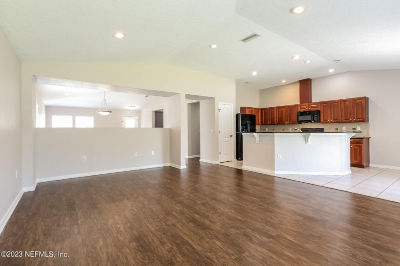 2327 Brian Lakes Dr E, Jacksonville, FL 32221