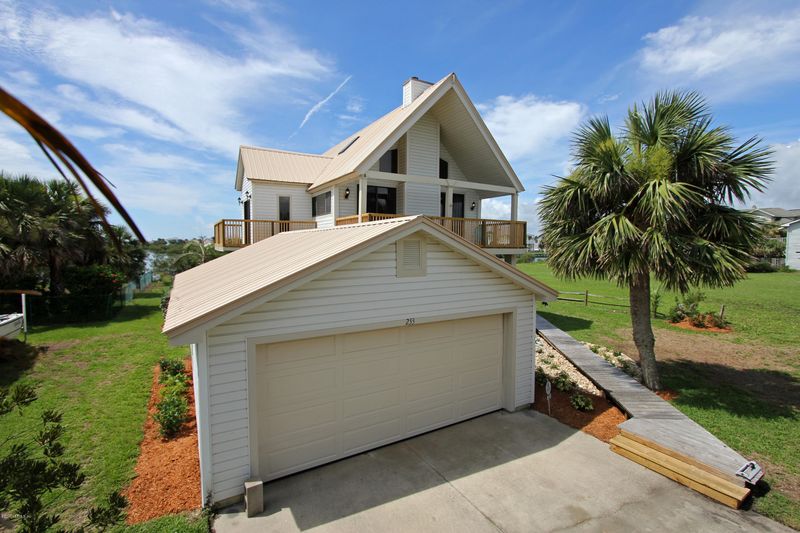 233 Barrataria Dr, St Augustine, FL 32080
