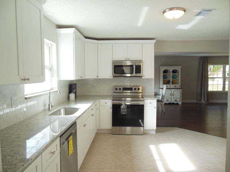 2347 Holly Leaf Ln, Orange Park, FL 32073
