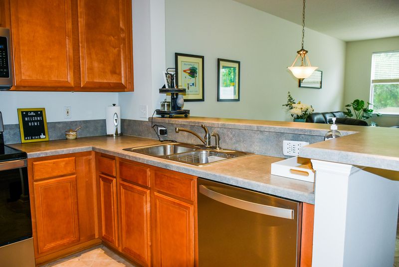 2356 Sunset Bluff Dr, Jacksonville, FL 32216