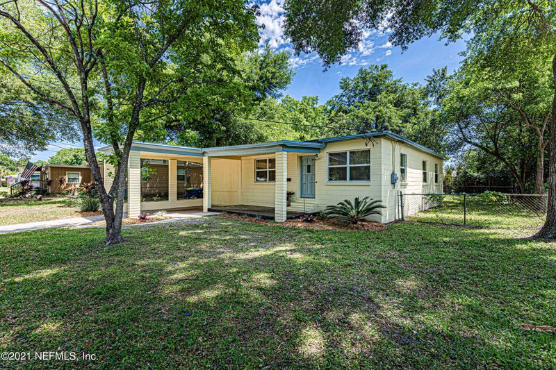 2357 Pine Summit Dr E, Jacksonville, FL 32211