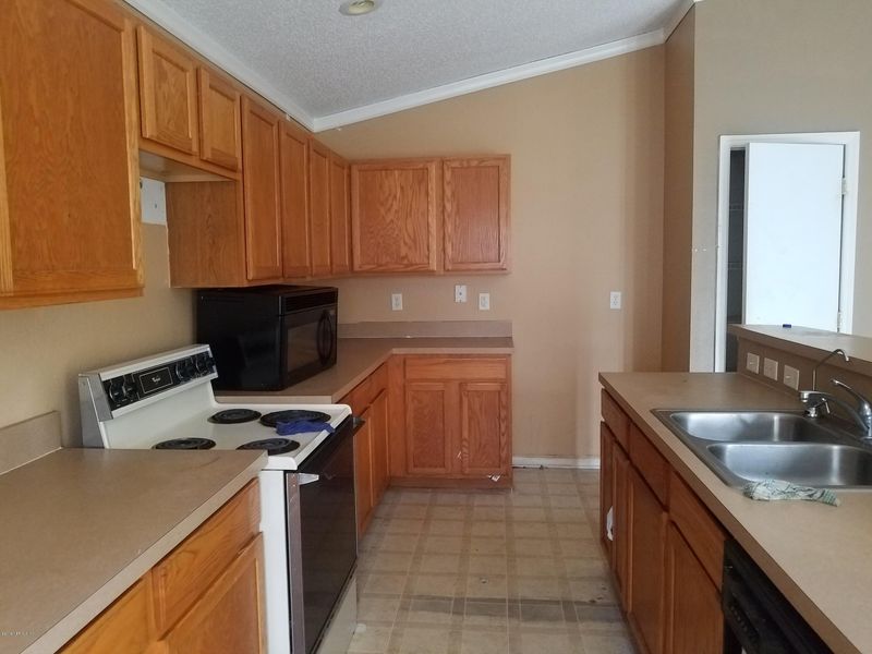 2363 Brian Lakes Dr N, Jacksonville, FL 32221
