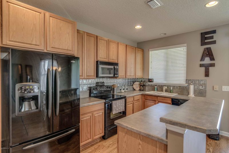2370 Red Moon Dr, Jacksonville, FL 32216