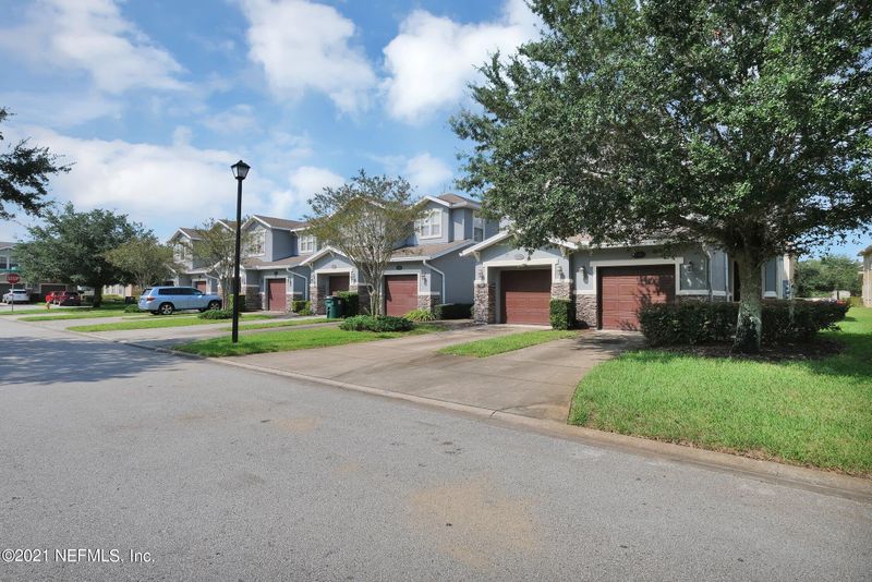 2372 Red Moon Dr, Jacksonville, FL 32216
