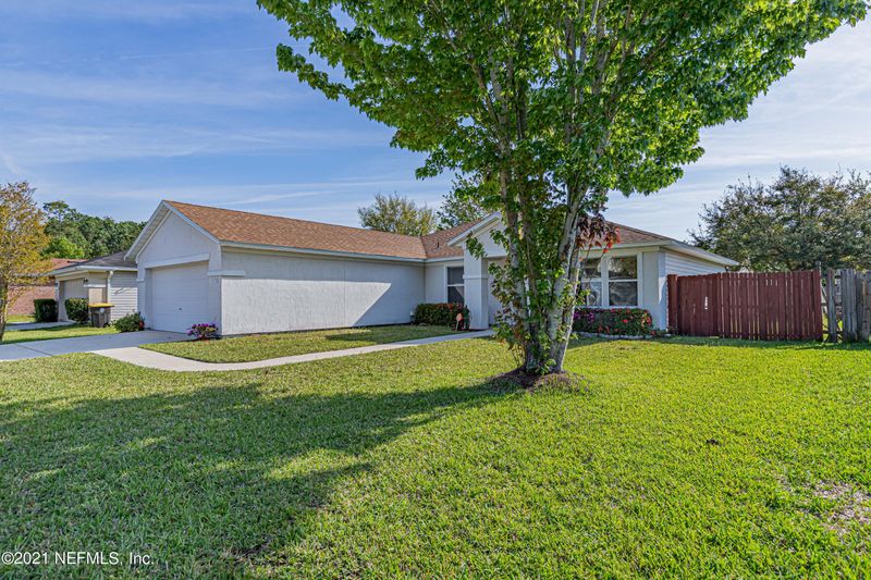 2379 Tyson Lake Dr, Jacksonville, FL 32221