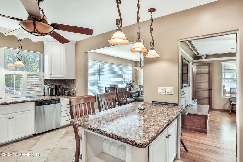 2385 Cedar Shores Cir, Jacksonville, FL 32210