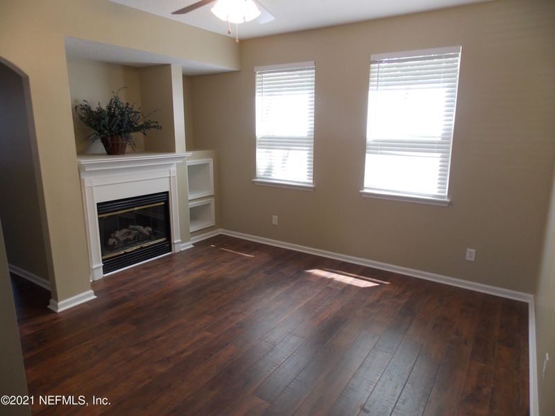 2388 Eisner Dr, Jacksonville, FL 32218