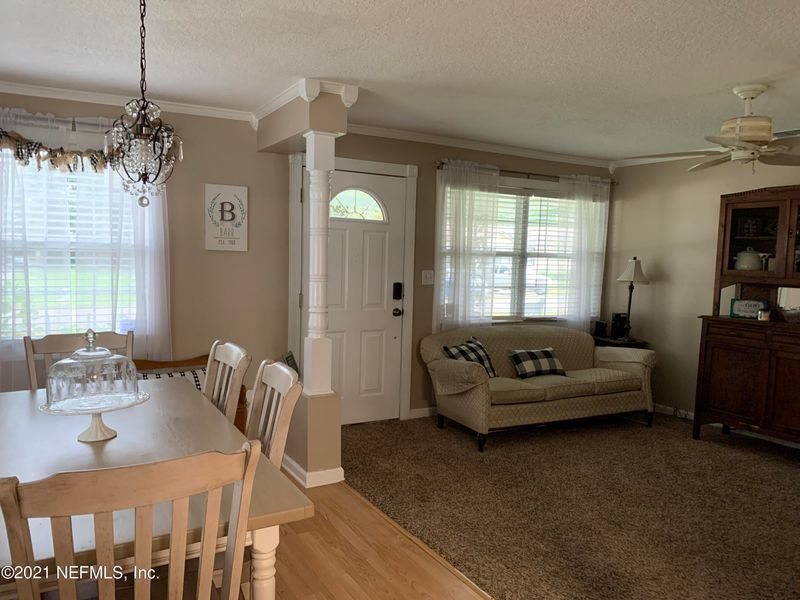 239 Drury Ln, Jacksonville, FL 32218